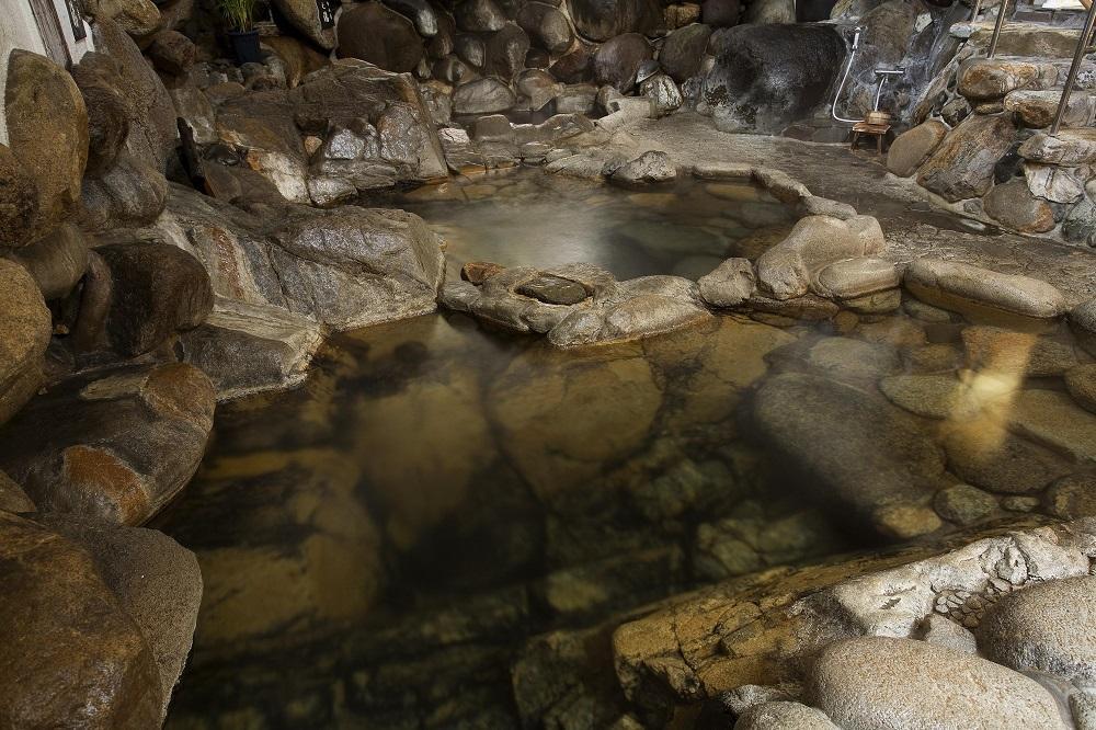 【国登録有形文化財　旅館大橋】平休日1泊2食付 ペア宿泊券《温泉内呂付準特別室和室》