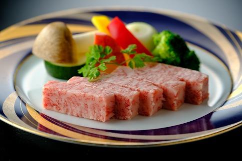 三朝温泉 万翆楼 ハイグレード 和室ペア宿泊券（1泊2食付き）【GW、お盆、年末年始等ご利用不可日有】