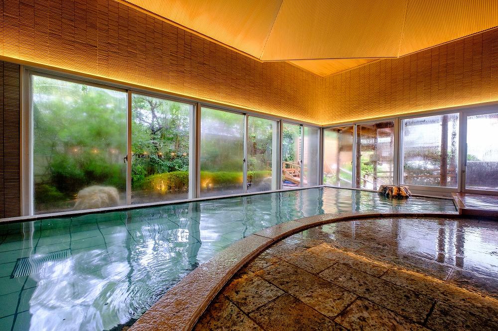 三朝温泉 三朝館 スイートルーム ペア宿泊券（1泊2食付き）【GW、お盆、年末年始等ご利用不可日有】