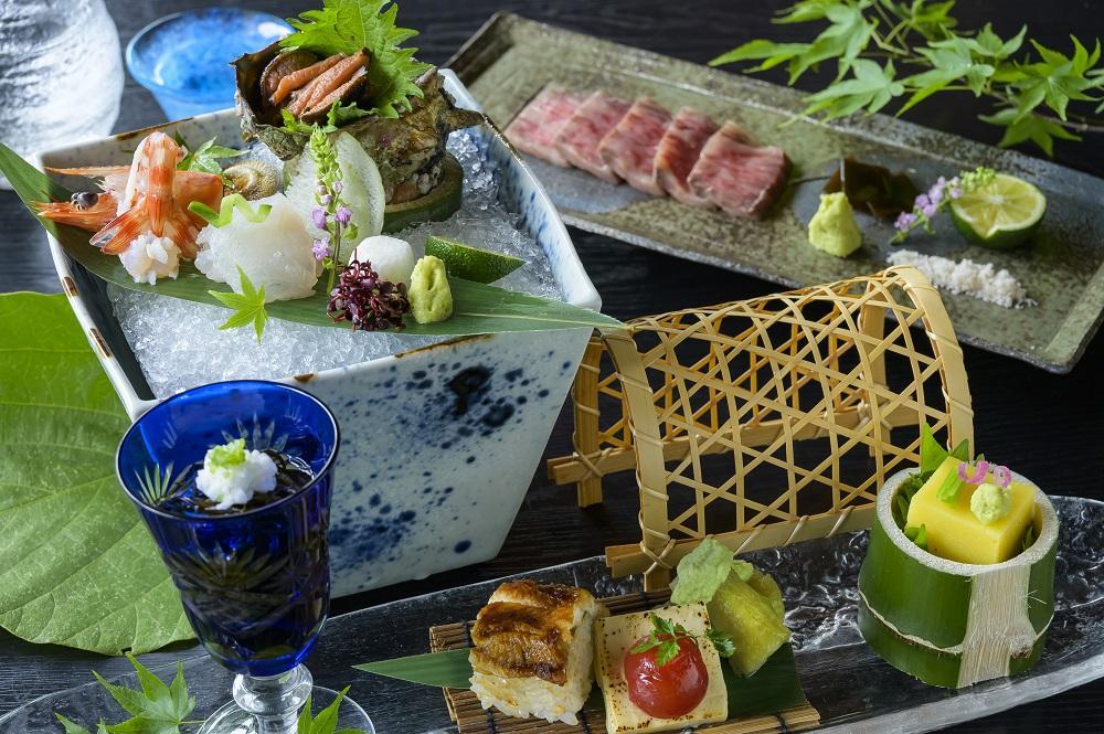 【国登録有形文化財　旅館大橋】平休日1泊2食付 ペア宿泊券《温泉内呂付準特別室和室》