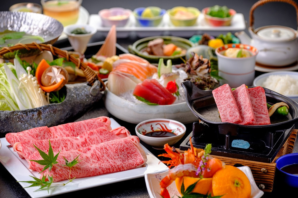 【三朝館】平休日1泊2食付 ペア宿泊券《スイートルーム瑞木》