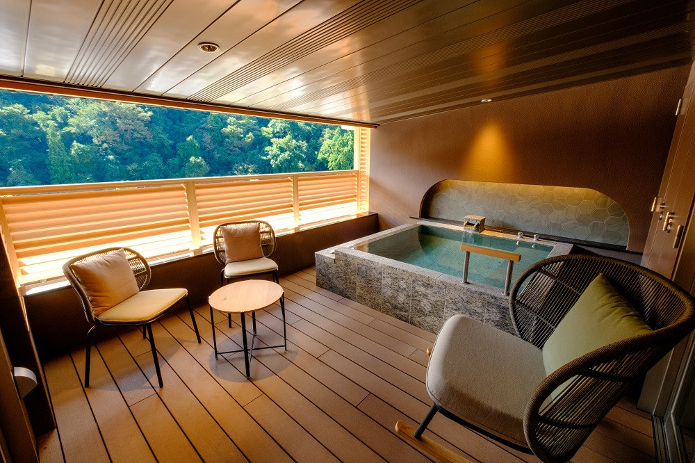 【三朝館】平休日1泊2食付 ペア宿泊券《スイートルーム瑞木》