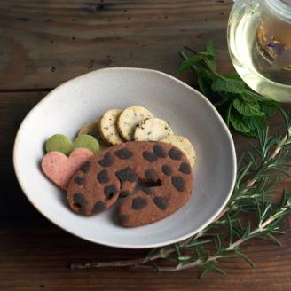 PE-02　オオサンショウウオのヴィーガンビスケット缶