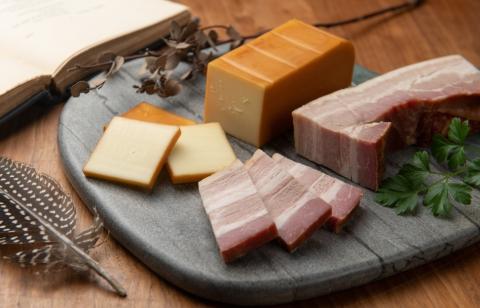 DA-05　ベーコン屋のオヤジの無添加ベーコン（約450g）とスモークチーズ（約200g）