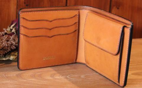 本革製二つ折り財布＜カラー：黒＞