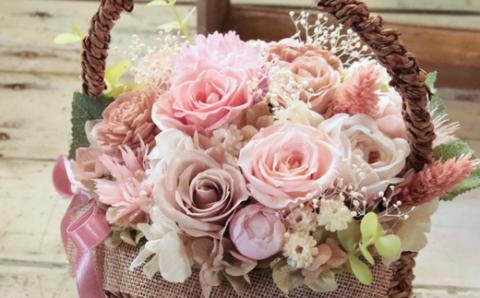 ニュアンスピンクの花かごギフト