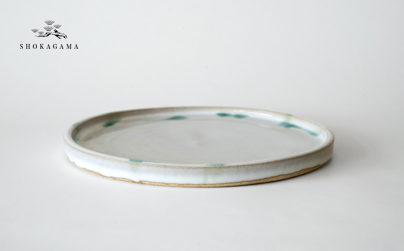 法勝寺焼松花窯　白に緑釉流し／リム皿1