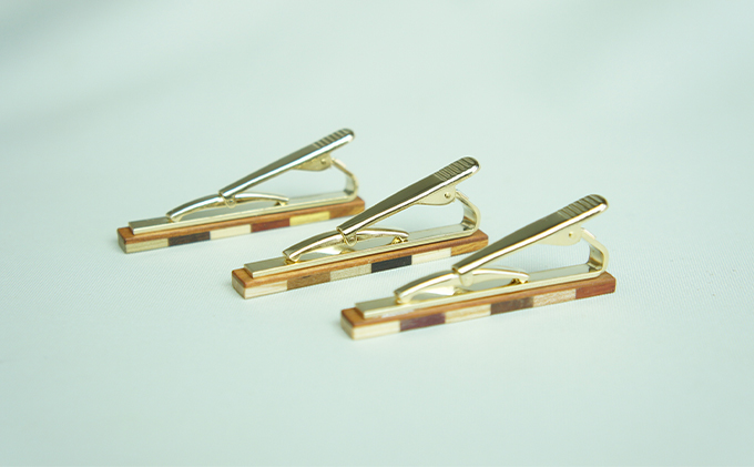 寄木のボーダーネクタイピン