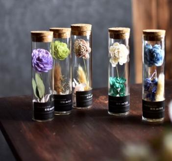 並べて可愛いコルク瓶のボタニカルフラワー　大きいサイズ　/　1点もの　カラフル　自然　なごみ 春の柚　0822
