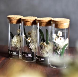 並べて可愛いコルク瓶のボタニカルフラワー　小さいサイズ　/　１点もの　小瓶　癒し　春の柚　0823