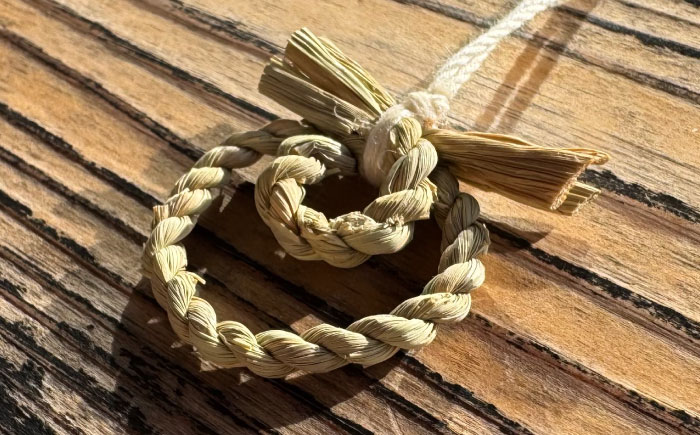 まこものしめかざり 二重ストラップ 島根県松江市/豊付堂 真菰 マコモ しめ縄 お祓い お守り [ALEM008]