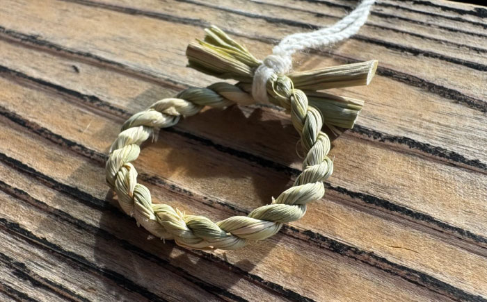 まこものしめかざり 小サイズストラップ 島根県松江市/豊付堂 真菰 マコモ しめ縄 お祓い お守り [ALEM009]