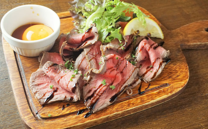 【全12回定期便】その旨味、最上級！「しまね和牛肉」で作った 和風ローストビーフ 約1.8kg 【高級 焼肉勇花理(ゆうかり)】 島根県松江市/有限会社おき精肉店 [ALFT025]