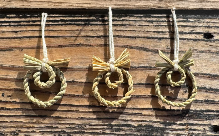 まこものしめかざり 二重ストラップ 島根県松江市/豊付堂 真菰 マコモ しめ縄 お祓い お守り [ALEM008]