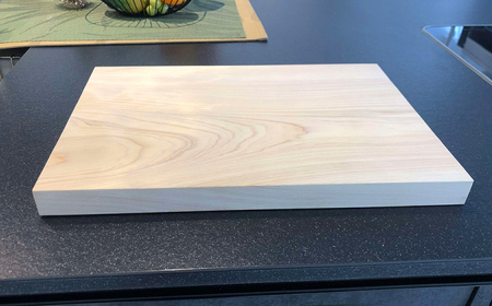 材木屋がつくる無垢材のひのきのまな板(縦23.5cm×横40cm×厚み2.5cm) 島根県松江市/株式会社こびき屋 [ALFX001] 雑貨 日用品