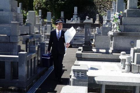 【浜田市内限定】お墓参り代行サービス（1回）仏花【生花】・写真入り報告書付き お墓参り 代行 代行サービス 報告書 付き 浜田市 お盆 お彼岸 【158_1931】