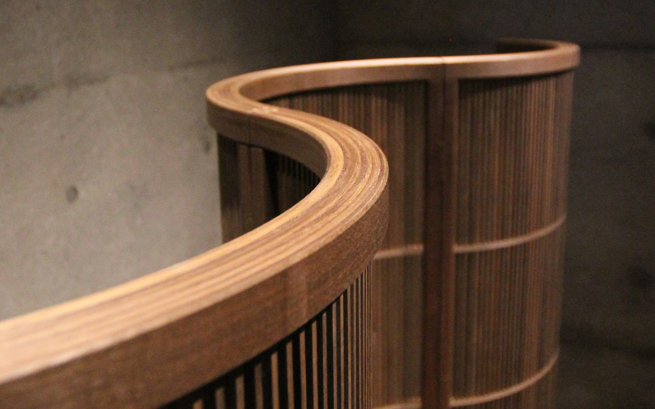 組子細工 衝立「波」3連（ウォルナット）組子細工 組子 パーティション 工芸品 伝統工芸 木製 曲げ組子【031_1977】