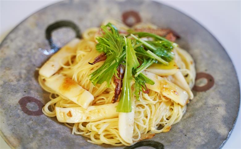 食塩のみで味つけしたノドグロと真イカの一夜干し合計10枚（約700g） 産地直送 干物 魚 人気 天然 ボリューム のどぐろ 白いか 焼くだけ 一夜干し 【005_0139】