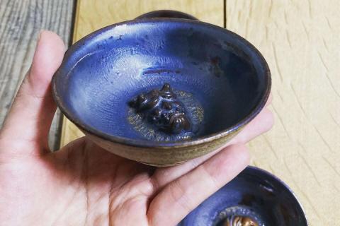 石見神楽の鬼面さかずき 瓦 瓦うつわ 盃 能面 石見神楽 伝統芸能 日本遺産 お祝い 贈り物 ギフト インテリア 陶器 【004_2051】