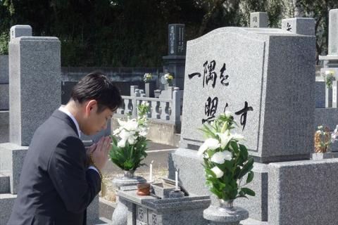 【浜田市内限定】お墓参り代行サービス（1回）仏花【造花】・写真入り報告書付き お墓参り 代行 代行サービス 報告書 付き お盆 お彼岸 【158_1932】