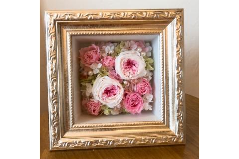 浜田産のミニバラをアレンジ！プリザーブドフラワー＜ミニョンズ＞ 花 造花 プリザーブドフラワー バラ ミニバラ アレンジ 壁掛け 【107_1824】