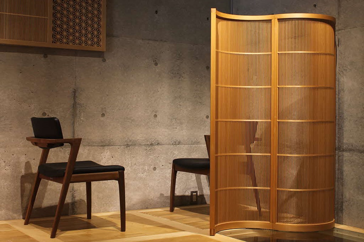 組子細工 衝立 「波」 2連 （ヒノキ） 組子細工 組子 パーティション 工芸品 伝統工芸 木製 檜 曲げ組子 【031_1981】
