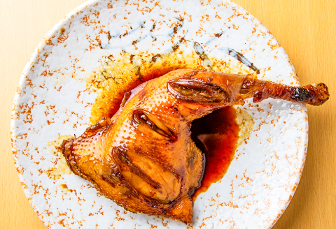 C-965 益田名物＂びっくり焼き(骨付き焼き鳥)＂12本セット【骨付き もも ムネ セット 12本 びっくり焼き 冷凍 家飲み パーティー タレ付き グルメ 焼鳥 やきとり 惣菜 簡単調理 味付き 肉 鶏肉 もも肉 モモ肉 胸肉 むね肉 秘伝のタレ】