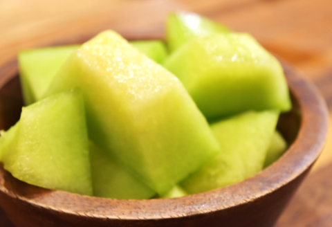 A-1151 糖度14度以上のアムスメロン　高級赤秀品　2玉【メロン 先行予約 糖度14度以上 アムスメロン 高級 赤秀品 高糖度 2玉 4L 早期予約 季節限定 期間限定 果物 フルーツ お土産 プレゼント 贈り物 ギフト 贈答】