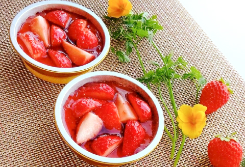 B-1204 美都いちごのクレームブリュレ 8個【苺 クレームブリュレ 濃厚 スイーツ デザート スイーツ おやつ お菓子 洋菓子 リッチ 贅沢 ご褒美 冷凍 個包装 お取り寄せ ご当地 グルメ 人気 おすすめ】