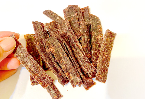 A-922 鹿肉ジャーキー 犬用 天然 無添加100ｇ(20ｇ×5袋)【鹿肉 ジャーキー 犬用 無添加 20g 5袋 セット 小分け おやつ ペット ヒューマングレード ドッグフード 手作り 天然素材 犬のおやつ】