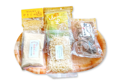 A-904 美都の旬野菜・果物・素朴な加工品いなかもんパック【旬野菜 果物 加工品 詰め合わせ セット ゆず いちご 乾燥しいたけ 切干し大根 きな粉 焼き米 お茶 季節限定 期間限定 常温 ギフト 贈答 プレゼント】