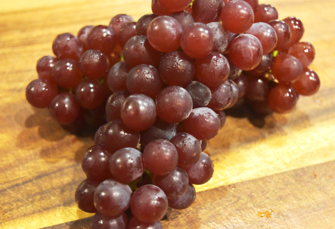 C-1163 糖度14度以上のアムスメロンとデラウェアのセット【先行予約 メロン デラウェア 数量限定 糖度14度以上 アムスメロン 秀品 2玉 1kg 5～6房 セット 早期予約 季節限定 期間限定 果物 くだもの フルーツ お土産 プレゼント 贈り物 贈答 ギフト 詰め合わせ】