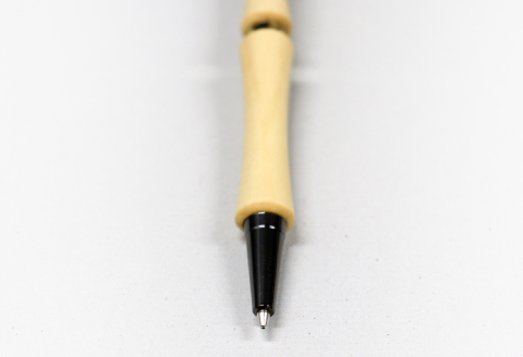 C-1223 ハンドメイドシャープペンシル（ノック式）イチョウ 1本【手作り 木 木材 世界でひとつ 個性 天然 木目 シャーペン ゴールド クローム ガンメタ ギフト プレゼント お祝い】