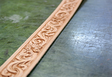 F-55 牛革手縫いフローラルベルト【牛革手縫いフローラルベルト ベルト 牛革 本革 手縫い 手作り 手作業 皮ベルト レザー ハンドメイド メンズ レディース カジュアル ギフト プレゼント 贈り物 贈答 花柄 大きいサイズ 小さいサイズ おしゃれ】