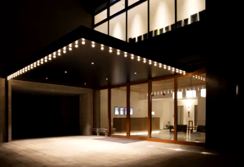 D-1060 地元産まれの地元育ちにこだわりぬいたMASCOS HOTELに宿泊＜館内＆街案内ツアー付 / 2泊3日 / 一人部屋利用 / 朝食付＞