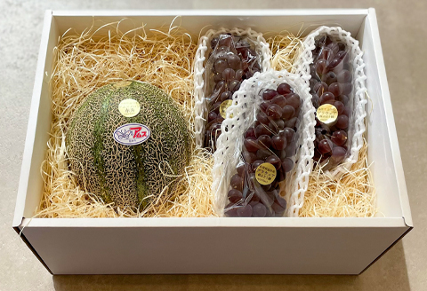 A-1162 糖度14度以上のアムスメロン秀品1玉とデラウェア3房のセット（ギフトBOX)【先行予約 メロン デラウエア 果物 くだもの フルーツ ブドウ ぶどう 葡萄 3房 アムスメロン 秀品 1玉 期間限定 季節限定 早期予約 セット】