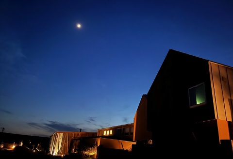 三角屋根が２棟並ぶ海辺の小屋「noi」宿泊プラン【 宿泊 宿泊プラン 海辺 コテージ 絶景 島根県 益田市】