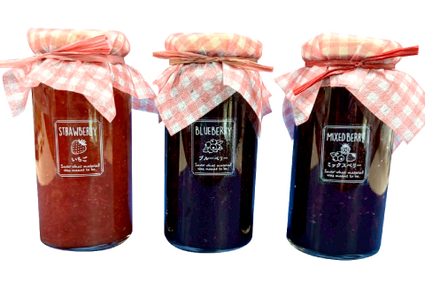 A-1252 3種のジャム（いちご・ブルーベリー・ミックスベリー）【ジャム じゃむ jam セット 無添加 フルーツ 国産 果物 いちご 苺 ブルーベリー ミックスベリー  170g 3個 季節限定 期間限定 数量限定 果肉 贈り物 贈答 手土産 箱詰め 詰め合わせ プレゼント ギフト 手作り ハンドメイド スイーツ おやつ ケーキ パンケーキ 島根県 益田市】