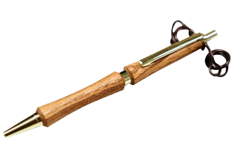 C-1233 ハンドメイドボールペン（ン ガノック式）栴檀（センダン） 1本【手作り 木 木材 世界でひとつ 個性 天然 木目 ボールポイントペンメタ シルバー ゴールド ギフト プレゼント お祝い】