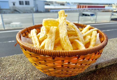 かまぼこ屋さんの大あなごチップス（50g×6袋セット）【スナック菓子 穴子 お魚チップス 和風チップス 50g入り 6袋 高タンパク 無添加 おやつ おつまみ お菓子 セット お取り寄せ グルメ 島根県】