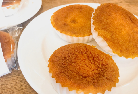 蜂蜜・バター・卵が楽しめる「しあわせマドレーヌ」（約50g） 10個入り【約50g×10個 マドレーヌ 洋菓子 お菓子 おやつ ギフト 贈答 プレゼント お土産 セット 地元食材 個包装】