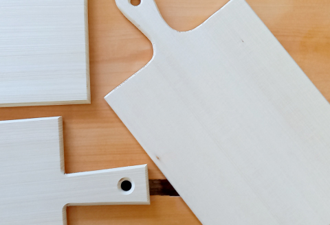 NE0580 《取っ手付き》高級木材ベイヒバのまな板 1枚【まな板 1枚 天然木 手作り 取っ手 ベイヒバ ヒバ ひば 高級 抗菌 殺菌 防湿 防虫 木工雑貨 まないた キッチン 木製 シンプル ナチュラル ウッド 家庭用 贈答用 ギフト 母の日 父の日 島根県 大田市】