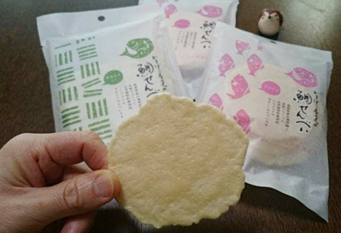 ノンフライ！体に優しい「かまぼこ屋さんの鯛せんべい」（2種セット）【煎餅 4枚入り プレーン 7袋 青さ 7袋 せんべい 無添加 個包装 詰め合わせ セット 贈答 ギフト 島根県 大田市】
