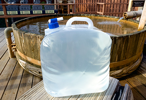 三瓶温泉の源泉100％　浴用温泉水（20L）【国産 島根県産 大田市 ナトリウム塩化物泉 低張性 弱酸性 無添加 ミネラル 鉄分 塩分 メタケイ酸 低温泉 美容 保湿 保温 美肌 】