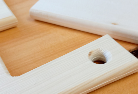 NE0580 《取っ手付き》高級木材ベイヒバのまな板 1枚【まな板 1枚 天然木 手作り 取っ手 ベイヒバ ヒバ ひば 高級 抗菌 殺菌 防湿 防虫 木工雑貨 まないた キッチン 木製 シンプル ナチュラル ウッド 家庭用 贈答用 ギフト 母の日 父の日 島根県 大田市】