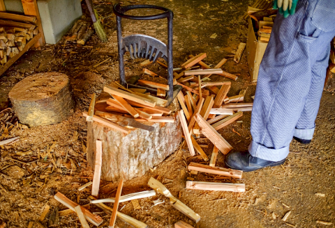 三瓶山の薪【乾燥薪 広葉樹 ナラ 楢 サクラ 桜 ノブ 約25cm 約13～16kg キャンプ BBQ バーベキュー 燻製 焚き火 薪ストーブ 暖炉 アウトドア 伐採木 島根県 大田市 国立公園】