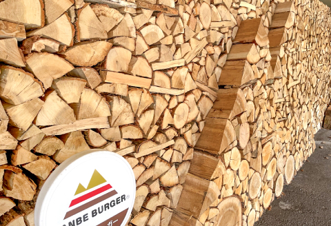 三瓶山の薪【乾燥薪 広葉樹 ナラ 楢 サクラ 桜 ノブ 約25cm 約13～16kg キャンプ BBQ バーベキュー 燻製 焚き火 薪ストーブ 暖炉 アウトドア 伐採木 島根県 大田市 国立公園】