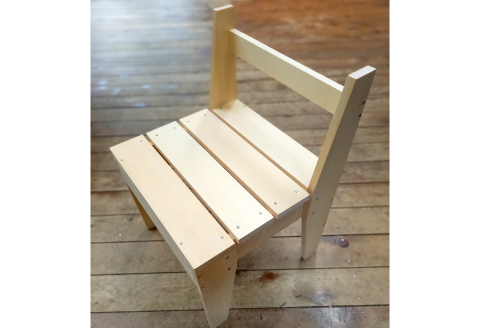 NA0563 《工作キット》ベイヒバ製手作りキッズチェア（工作キット用木材、ビス・クギ付）【椅子 いす チェア 組み立て 工作 DIY 工作キット ベイヒバ製 手作り chair キッズチェア チャイルドチェア 木材 家具 子供用 製作 簡易 島根県 大田市】