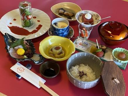 定九郎 「板長お任せの季節の料理」10,000円分【食事券 チケット 板長お任せ 季節の料理 ご馳走 贅沢 リフレッシュ ご褒美 こだわり 料理 季節 地産地消 島根県 安来市】