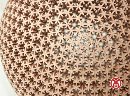 亀甲丸籠組照明用傘 小 ［髙島屋選定品］【組子細工 伝統技法 オブジェ 伝統 木製 檜 ヒノキ インテリア おしゃれ 球体 繊細 お祝い プレゼント ギフト 贈り物 ご自宅用 島根県 安来市】